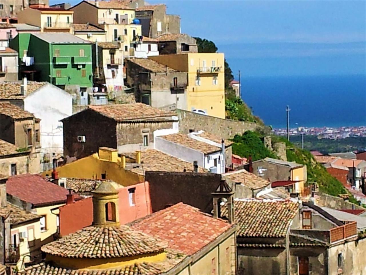 Casa Mazzone Bed & Breakfast Ciro Bagian luar foto